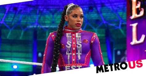 bianca belair topless|Carmella Wrestles Through Major Wardrobe Malfunction At WWE。